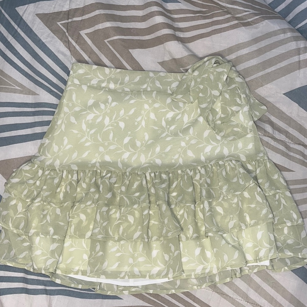 Green skirt with bow on the side